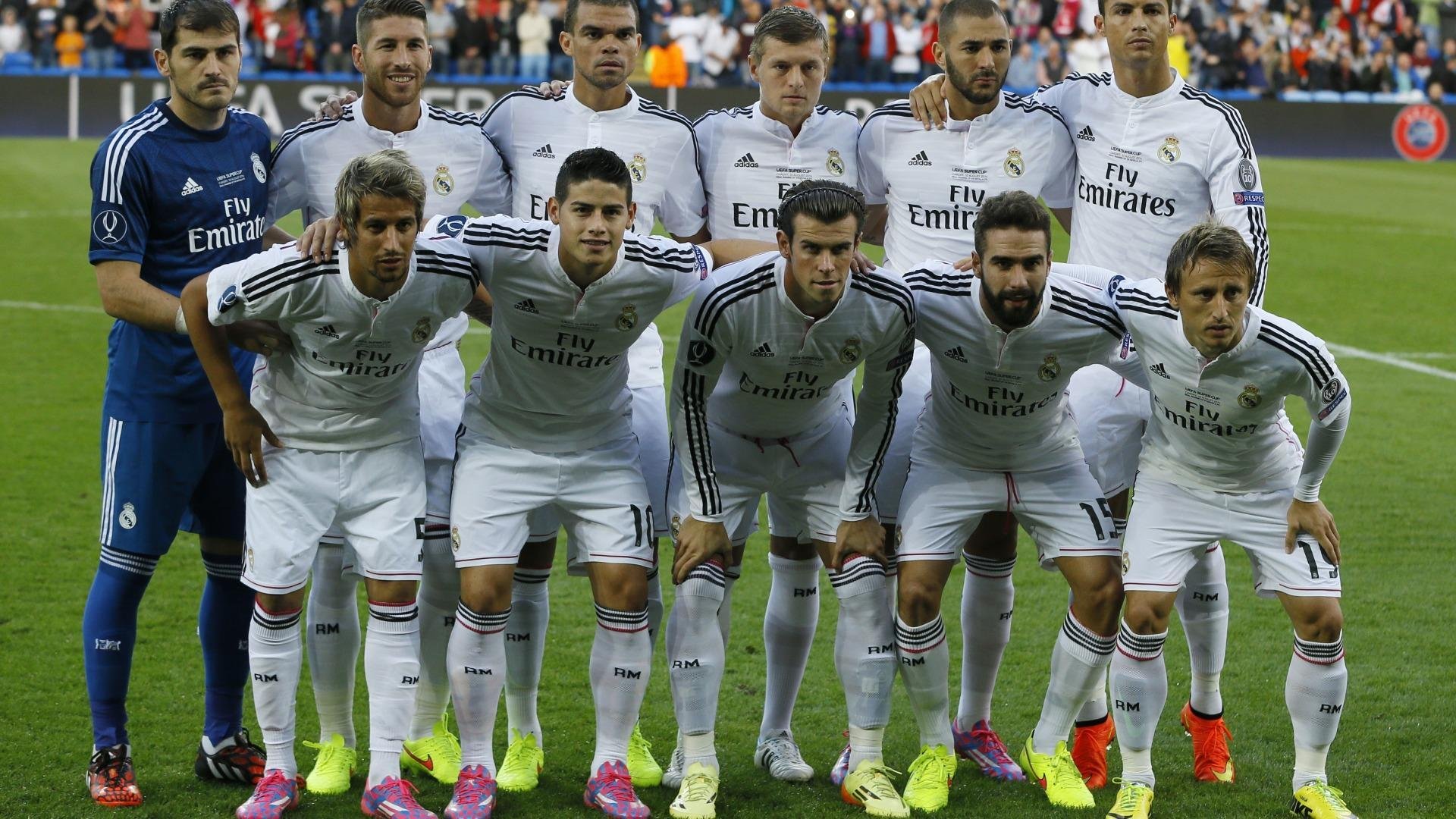 经典传承:传奇球星的球场故事与现代影响,球星传记